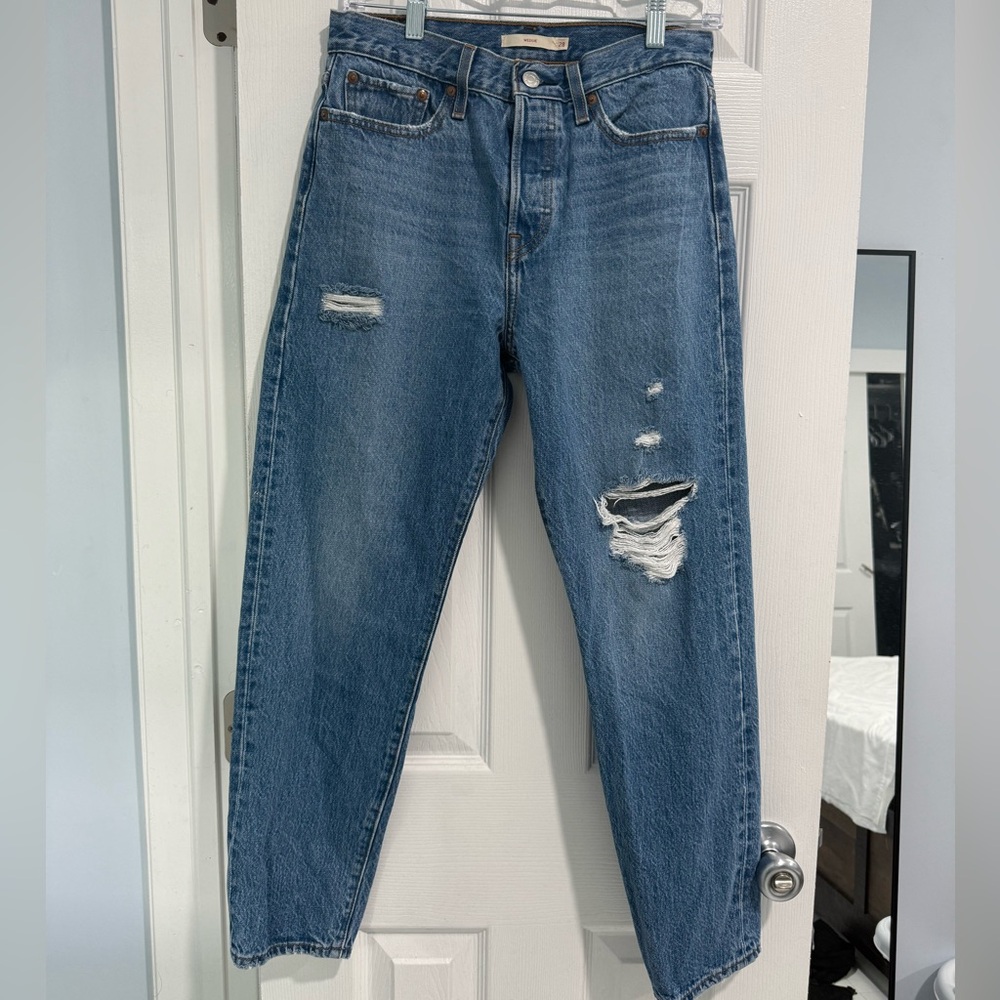 Levi’s Wedgie Dark Blue Distressed Jeans